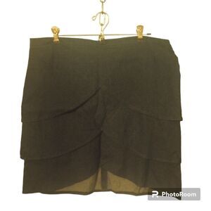 Larry Levine ruffled dark wash denim skirt with scalloped hem